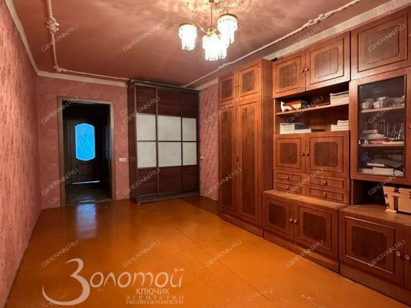 трёхкомнатная квартира на улице Строкина дом 9