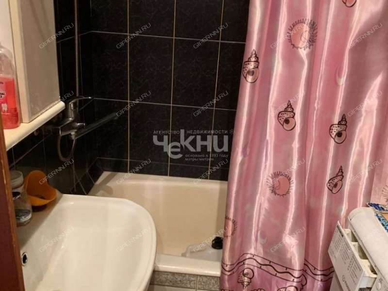трёхкомнатная квартира на улице Красных Зорь дом 23