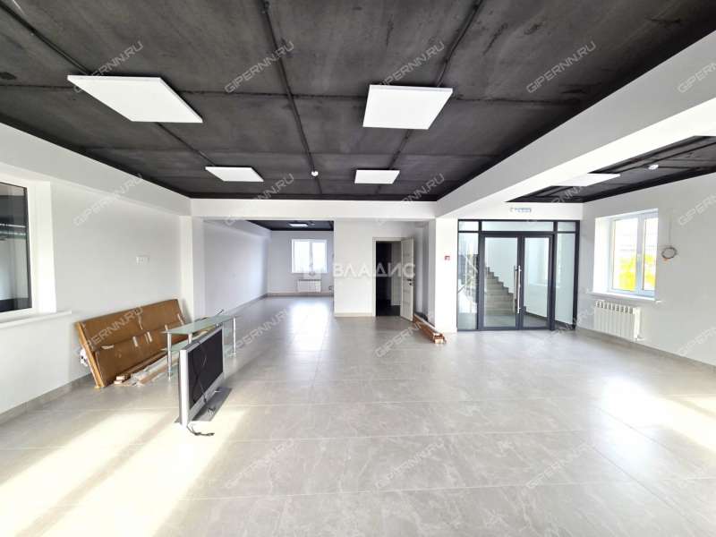 здание под офис, торговую площадь на улице Ларина