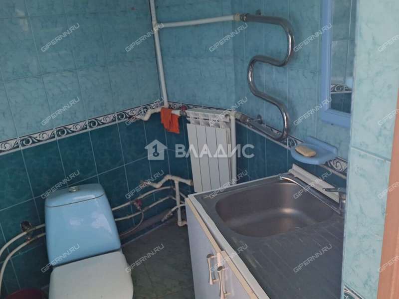 здание под торговую площадь на Гужевой улице