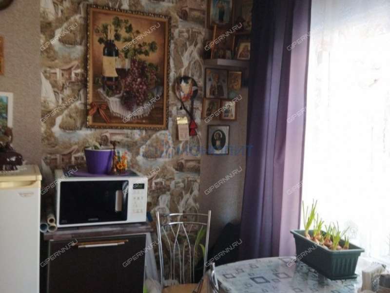 дом на Центральной улице село Дубское