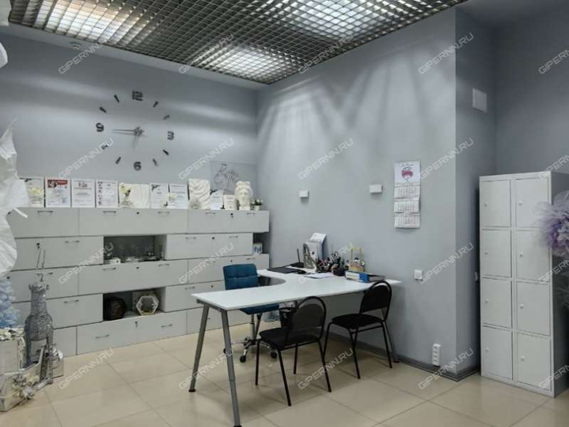 помещение под коммерческую недвижимость на улице Родионова