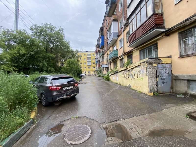 помещение под помещение свободного назначения на улице Октябрьской Революции