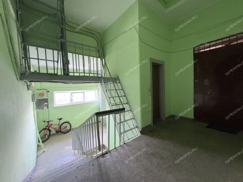 3-komnatnaya-ul-verhnepecherskaya-d-8 фото