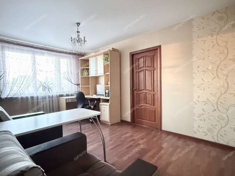 трёхкомнатная квартира на улице Политбойцов дом 12