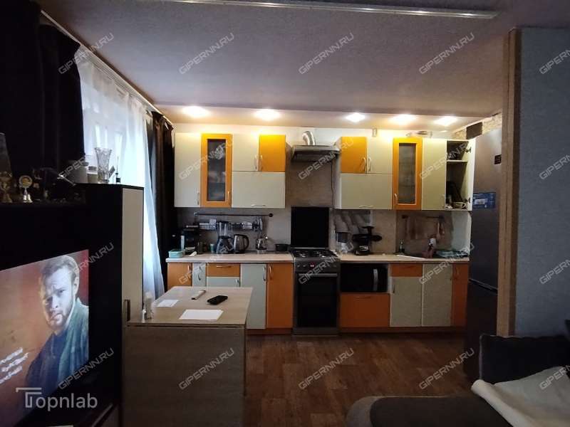 четырёхкомнатная квартира в 2-м микрорайоне дом 1 город Кстово