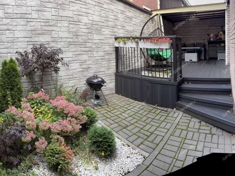 дом в деревне Новая