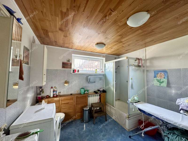 дом на  село Безводное