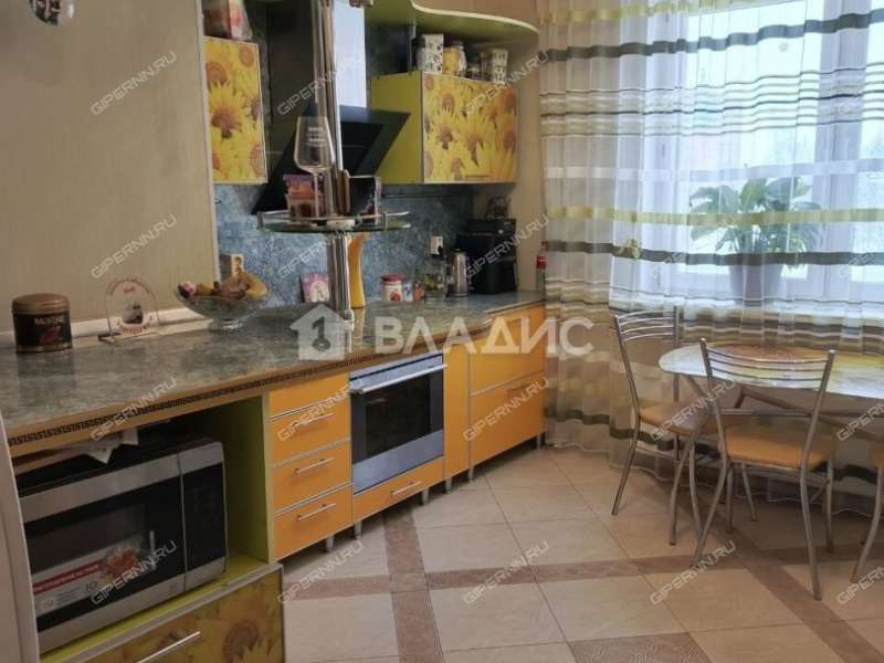 трёхкомнатная квартира на улице Родионова дом 39