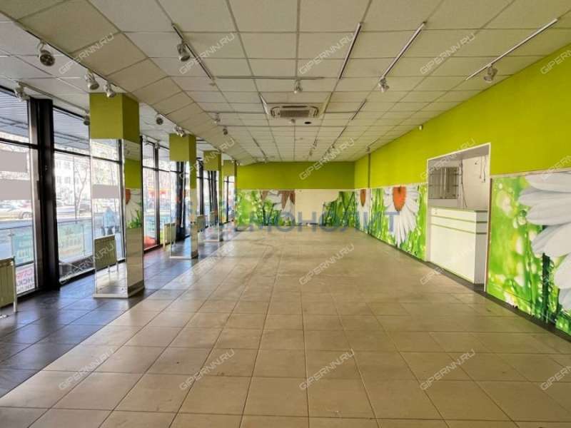 помещение под торговую площадь, недвижимость под образовательные учреждения на улице Коминтерна