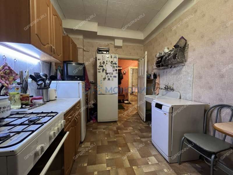 трёхкомнатная квартира на проспекте Кирова дом 27