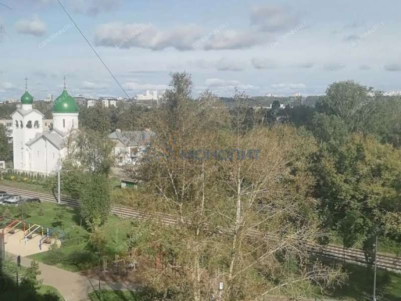 трёхкомнатная квартира на Днепропетровской улице дом 14