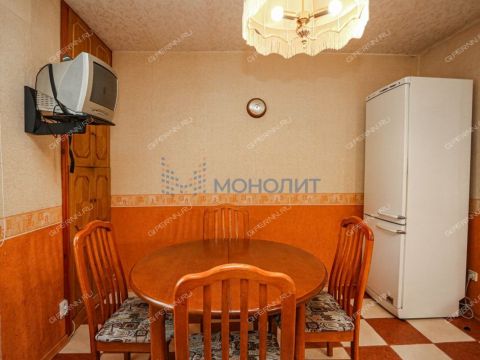 3-komnatnaya-ul-vyatskaya-d-3 фото