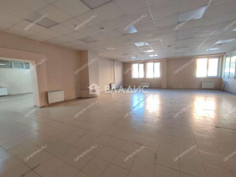 помещение под торговую площадь на шоссе Жиркомбината