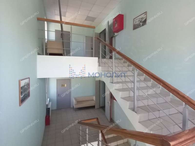 здание под офис, недвижимость под образовательные учреждения на Деловой улице