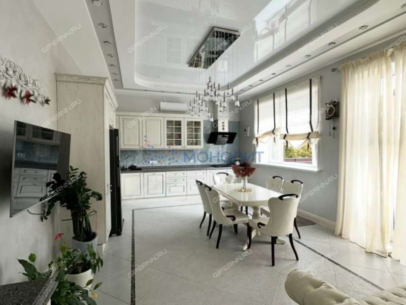 дом в слободе Верхнепечёрская