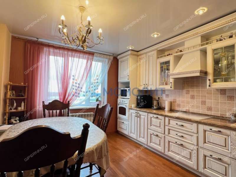 трёхкомнатная квартира на Волжской набережной дом 21