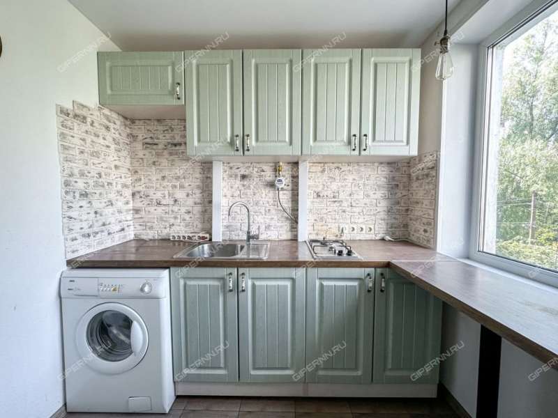 трёхкомнатная квартира на улице Юлиуса Фучика дом 39