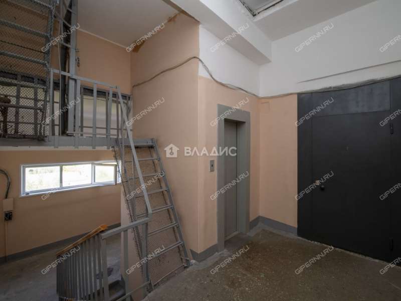 трёхкомнатная квартира на улице Коминтерна дом 20