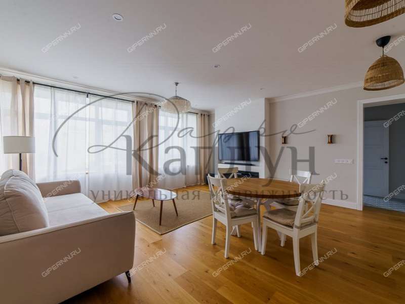 четырёхкомнатная квартира на улице Максима Горького дом 43