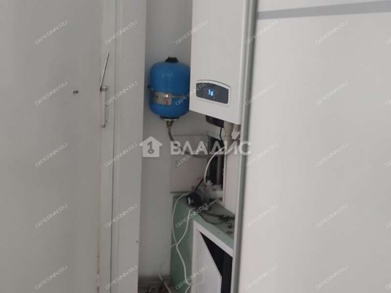 здание под офис, торговую площадь на Новой улице