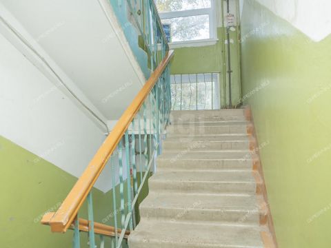 1-komnatnaya-ul-surikova-d-10 фото