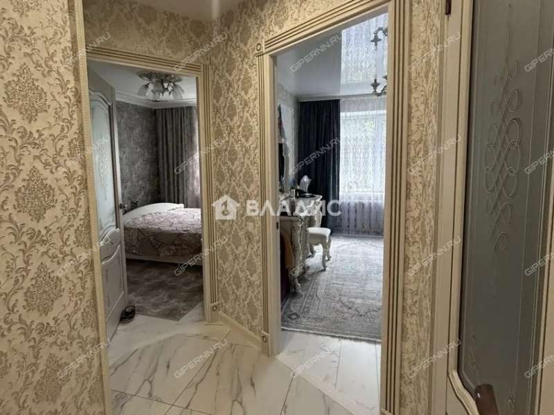 трёхкомнатная квартира на улице Движенцев дом 1