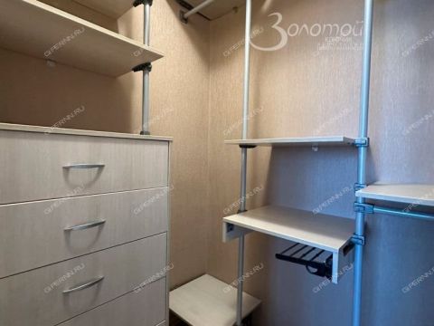 4-komnatnaya-ul-yuliusa-fuchika-d-7 фото