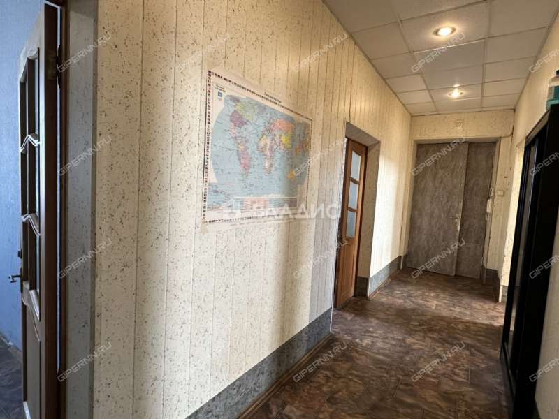 трёхкомнатная квартира на улице Коминтерна дом 4