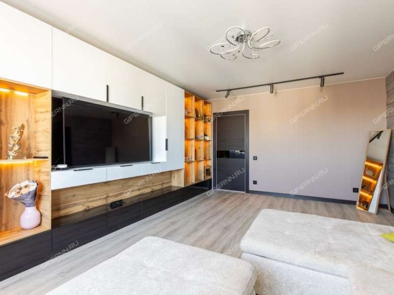 трёхкомнатная квартира на бульваре 60-летия Октября дом 21 к1