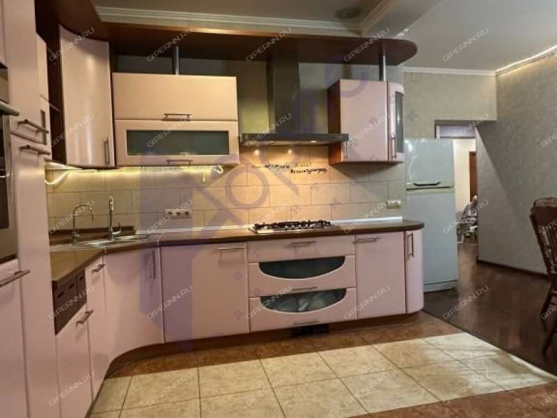 четырёхкомнатная квартира на улице Белинского дом 62