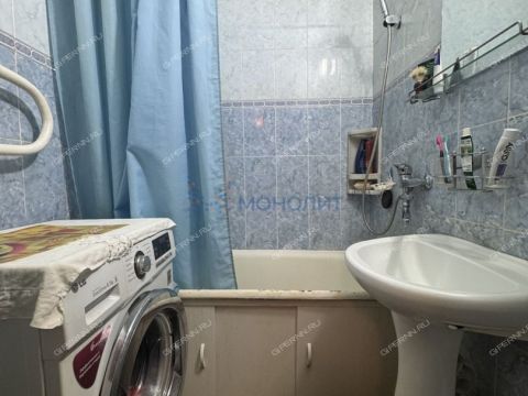 3-komnatnaya-ul-strokina-d-3a фото