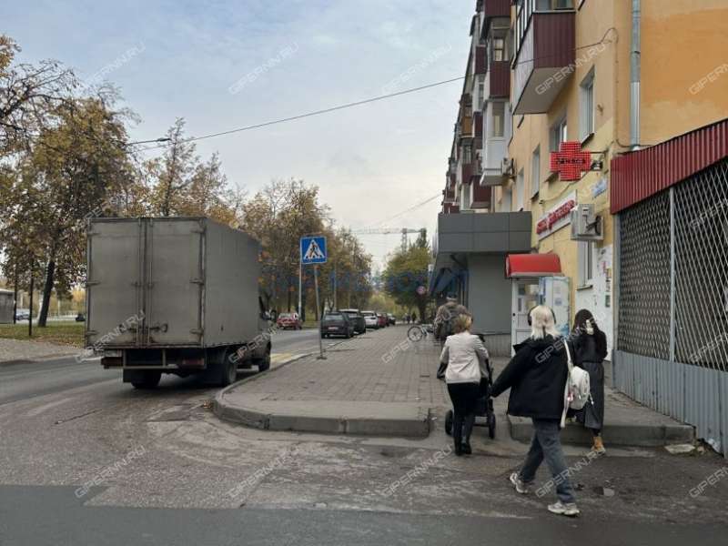 помещение под помещение свободного назначения, торговую площадь на улице Коминтерна