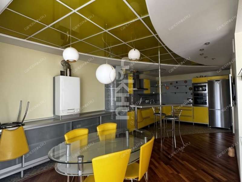 трёхкомнатная квартира на Лукерьинской улице дом 5 город Кстово