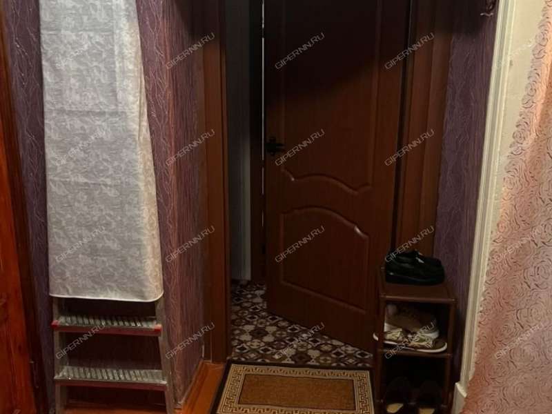 комната в доме 13 на улице Героя Советского Союза Поющева