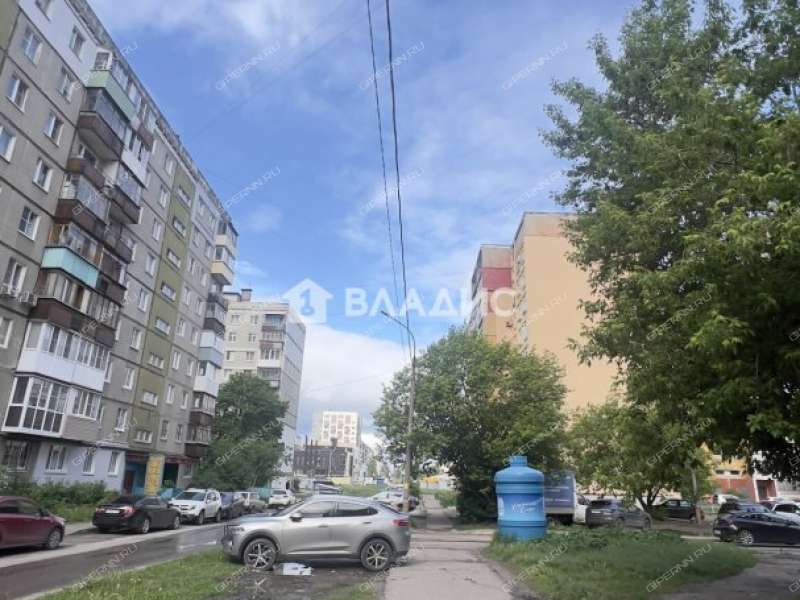 трёхкомнатная квартира на улице Челюскинцев дом 23