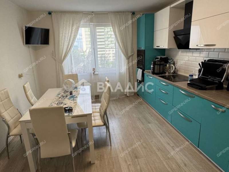 трёхкомнатная квартира на Первоцветной улице дом 6