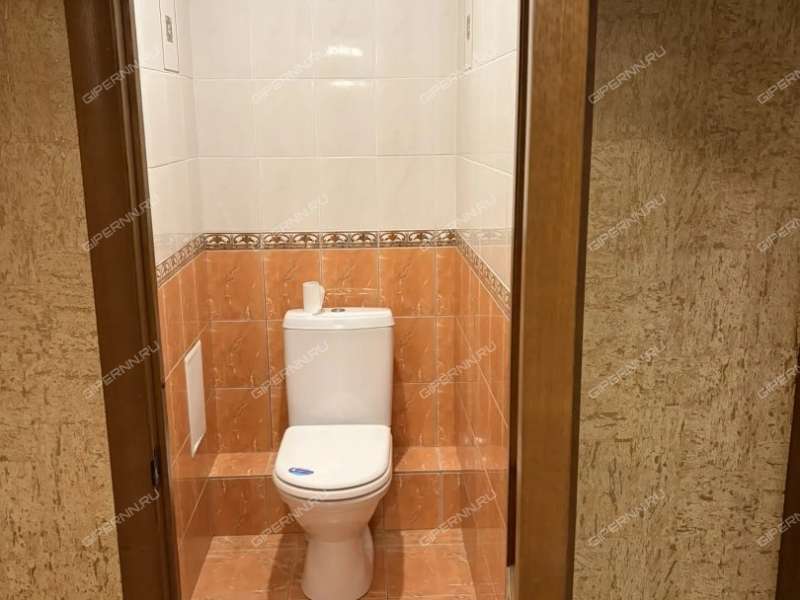 трёхкомнатная квартира на улице Верхнепечёрская дом 8