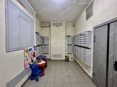 1-komnatnaya-b-r-60-letiya-oktyabrya-d-21-k1 фото
