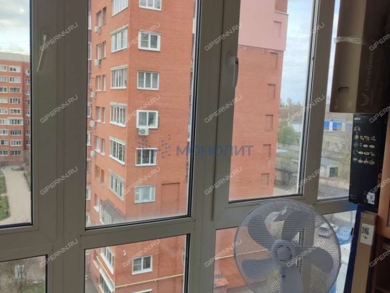 трёхкомнатная квартира на улице Александра Хохлова дом 1