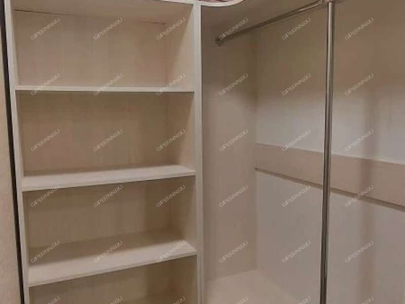 трёхкомнатная квартира на проспекте Кирова дом 33а