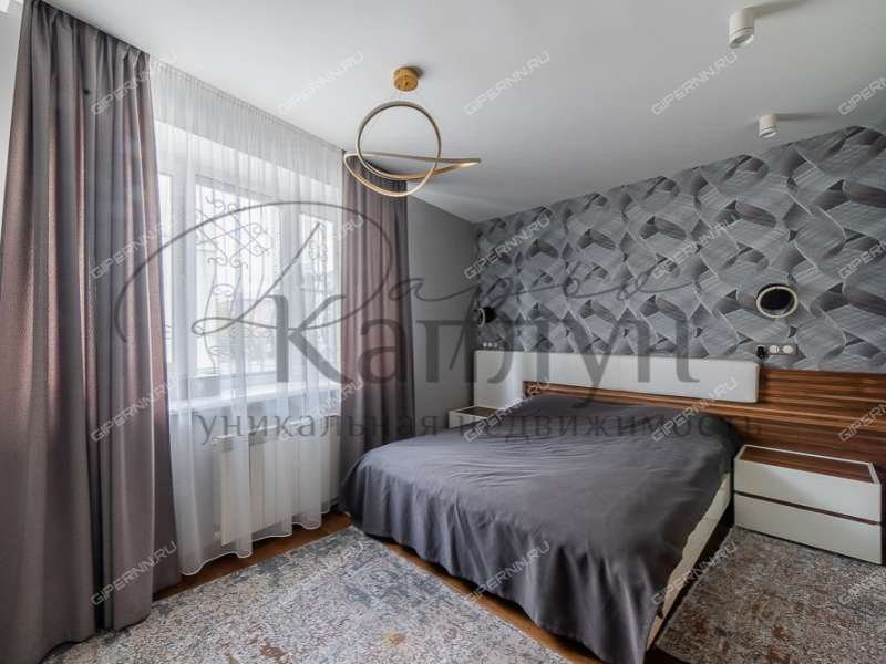 четырёхкомнатная квартира на улице Октябрьской Революции дом 45