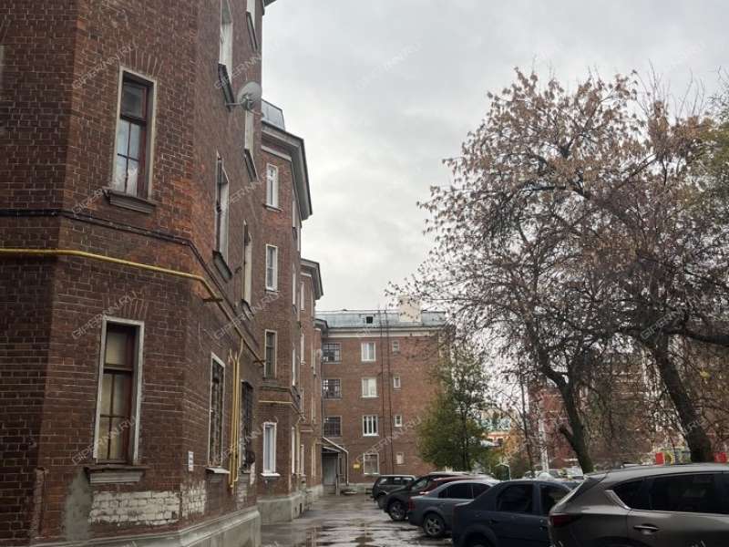 трёхкомнатная квартира на улице Коминтерна дом 181