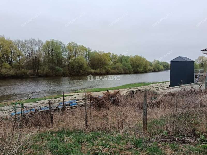 дом на улице Сутырина посёлок Ленинская Слобода
