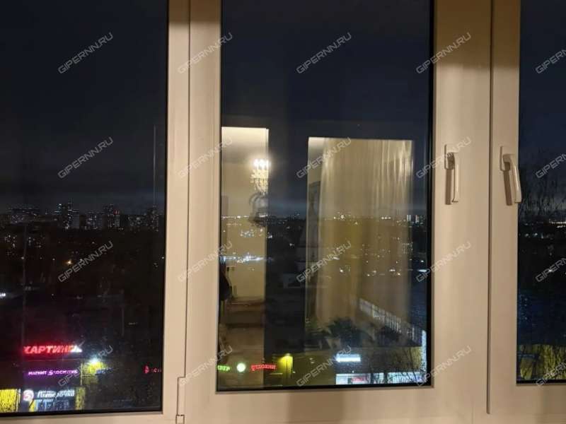 трёхкомнатная квартира на улице Верхнепечёрская дом 8