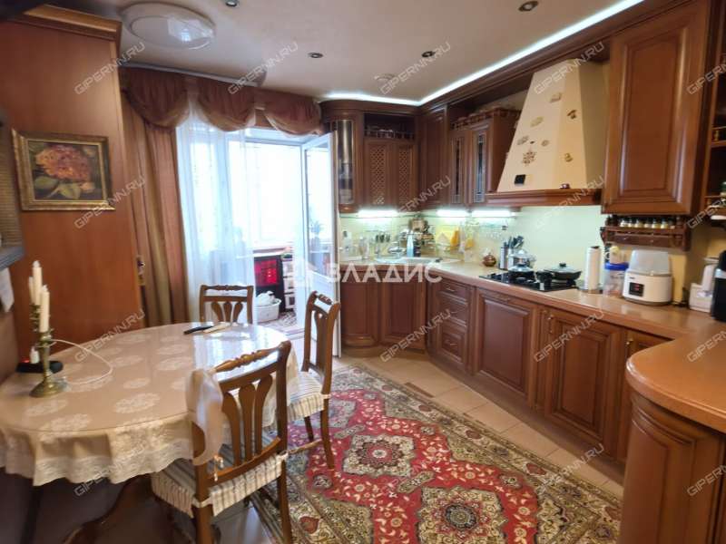 четырёхкомнатная квартира на проспекте Победы дом 14 город Кстово