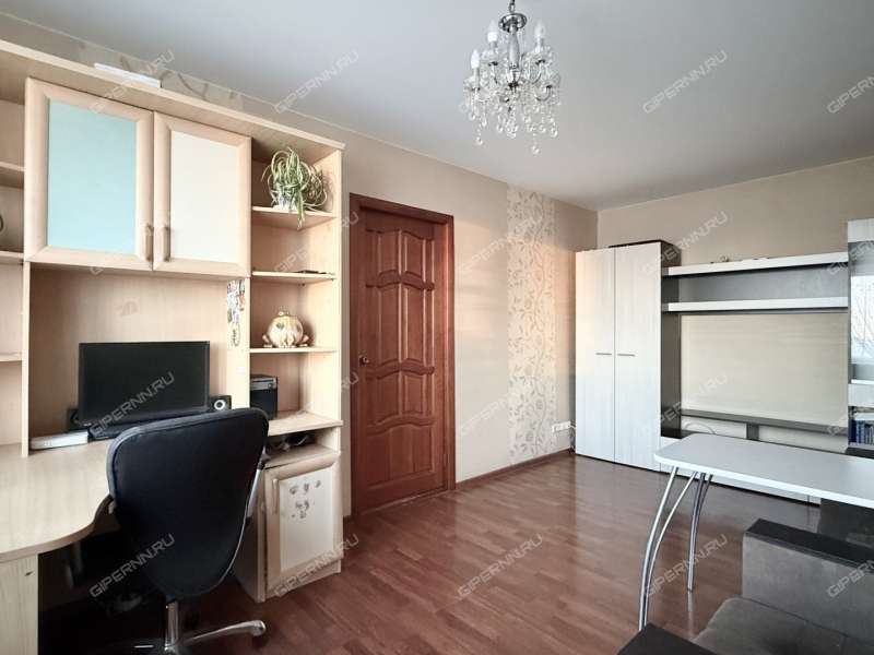 трёхкомнатная квартира на улице Политбойцов дом 12