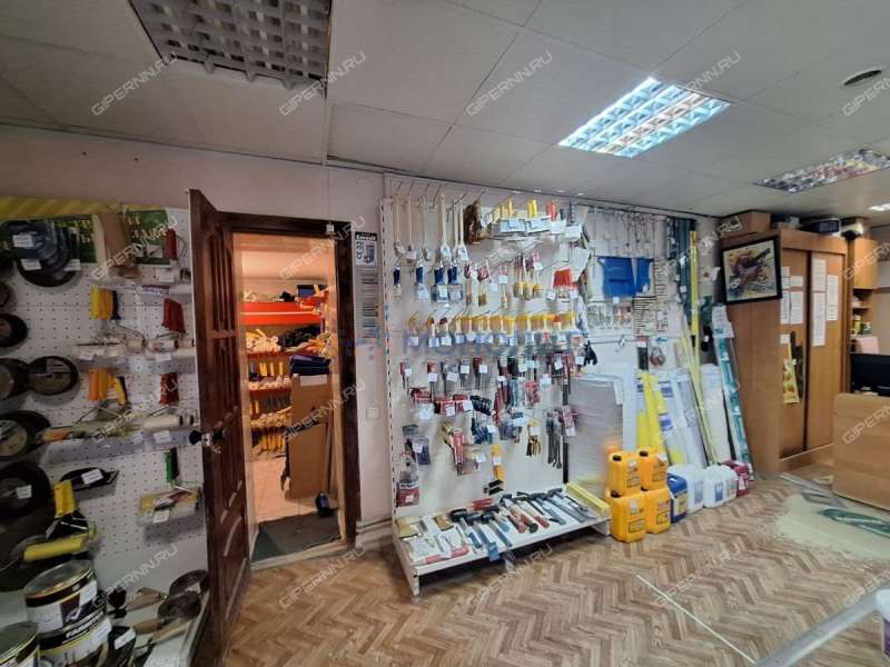 здание под торговую площадь на Октябрьской улице город Дзержинск